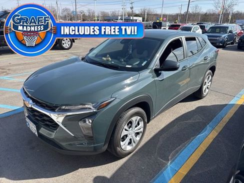 Certified 2025 Chevrolet Trax LS image 1