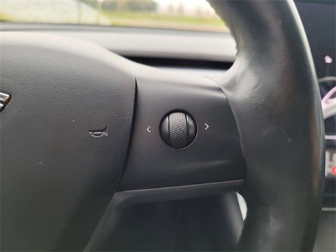 Used 2018 Tesla Model 3 Long Range image 26