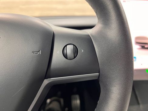 Used 2023 Tesla Model Y Performance AWD/4WD image 9