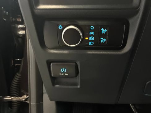 Used 2024 Ford Expedition XLT AWD/4WD image 23