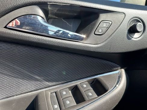 Used 2018 Chevrolet Cruze LT w/ Convenience Package image 9