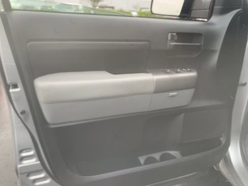 Used 2010 Toyota Tundra 4x4 Double Cab image 12