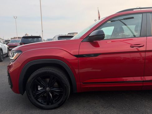 Used 2023 Volkswagen Atlas SEL R-Line AWD/4WD image 10