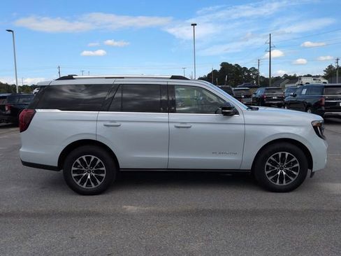 Used 2025 Ford Expedition Platinum AWD/4WD image 3