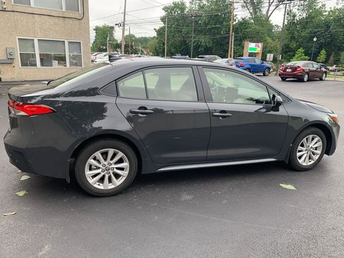 Used 2025 Toyota Corolla LE w/ LE Premium Package image 5