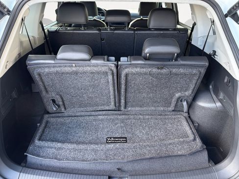 Used 2024 Volkswagen Tiguan SE w/ MDO Package, Three-Row FWD image 12