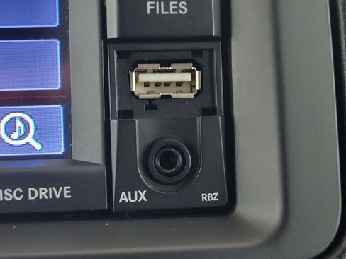 Used 2019 Dodge Grand Caravan SE w/ UConnect Hands-Free Group image 22