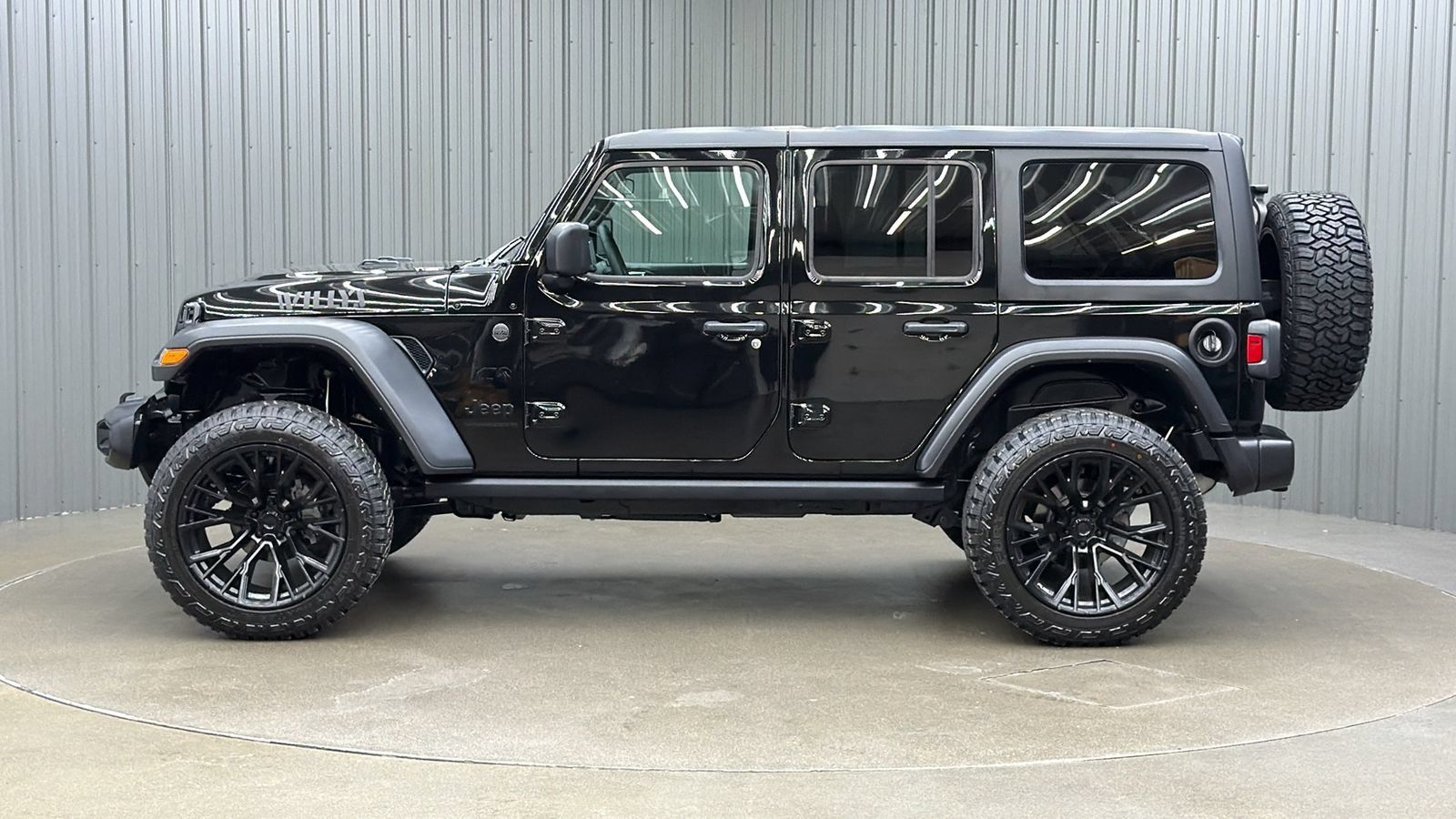Used 2025 Jeep Wrangler Unlimited Sport AWD/4WD image 2