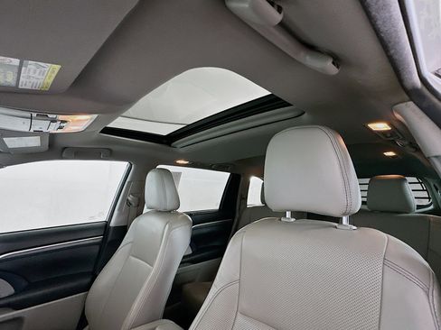 Used 2018 Toyota Highlander Limited FWD image 27