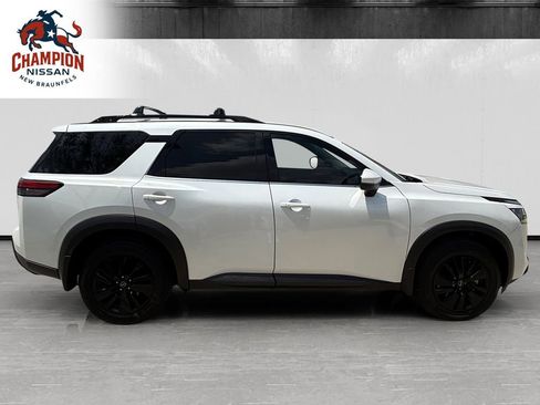 Used 2025 Nissan Pathfinder SV FWD image 6