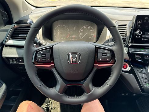 New 2026 Honda Odyssey Touring image 14