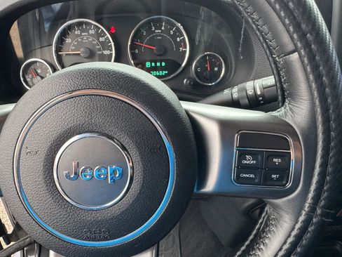 Used 2018 Jeep Wrangler Unlimited Sahara AWD/4WD image 36