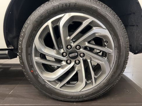 Used 2025 Lincoln Navigator Reserve image 7