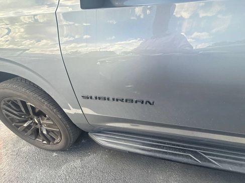 Used 2021 Chevrolet Suburban RST RWD image 13