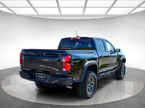 Used 2025 Chevrolet Colorado ZR2 w/ Technology Package AWD/4WD image 4
