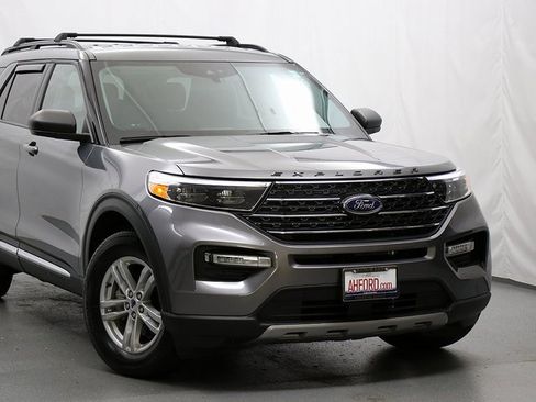 Used 2022 Ford Explorer XLT w/ Equipment Group 202A image 2