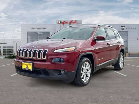 Used 2018 Jeep Cherokee Latitude Plus FWD image 1
