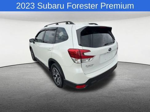 Used 2023 Subaru Forester Premium AWD/4WD image 7