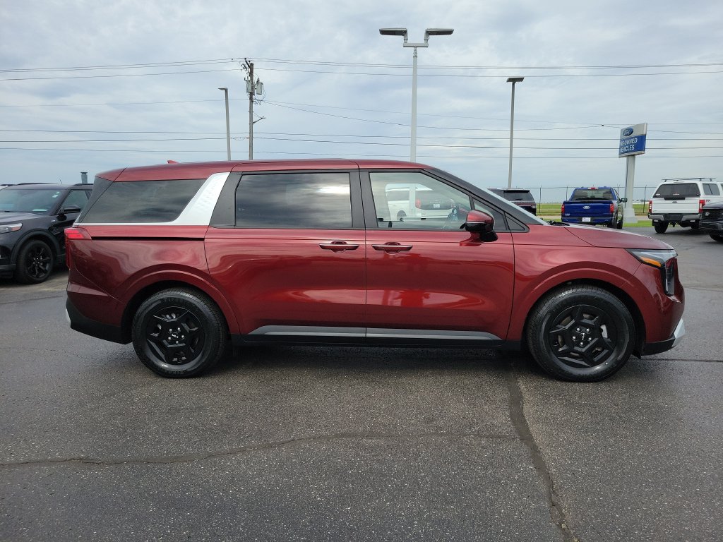 Used 2026 Kia Carnival FWD image 3