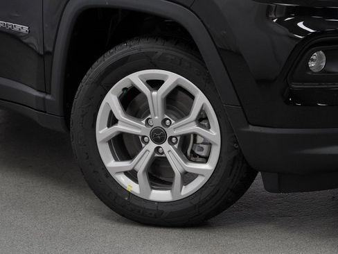 New 2026 Jeep Compass Latitude image 4