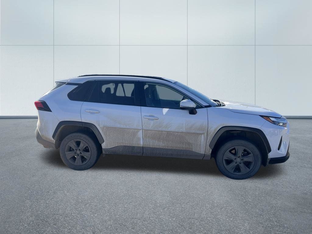 Used 2022 Toyota RAV4 XLE w/ Convenience Package AWD/4WD image 5