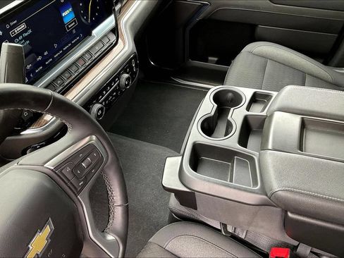 Used 2024 Chevrolet Silverado 1500 LT AWD/4WD image 9