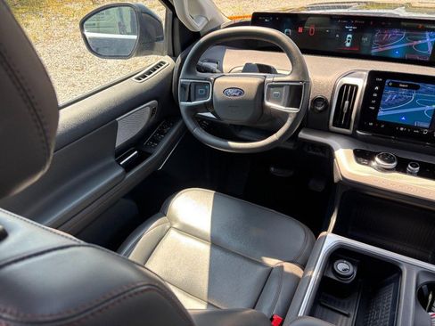 Used 2025 Ford Expedition Active AWD/4WD image 15