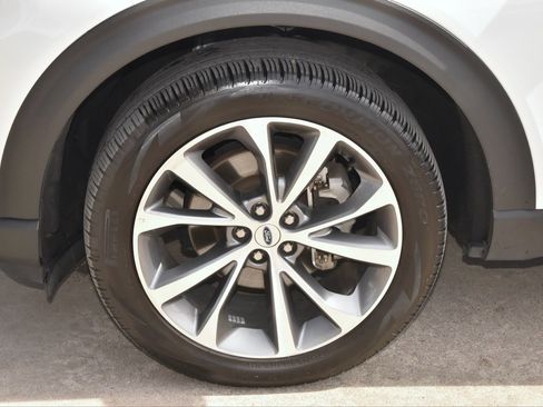 Certified 2025 Ford Explorer Platinum w/ Ultimate Package image 39