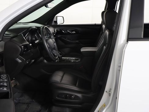 Used 2023 Chevrolet Traverse RS image 28