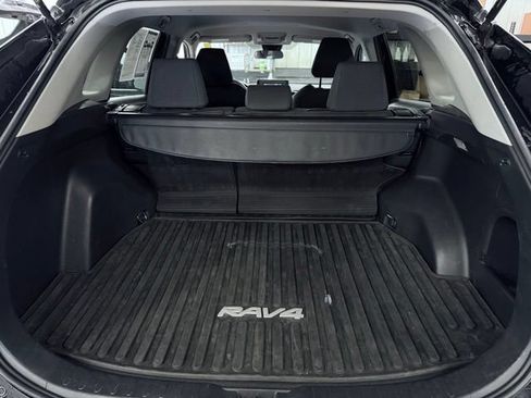 Used 2021 Toyota RAV4 LE AWD/4WD image 10