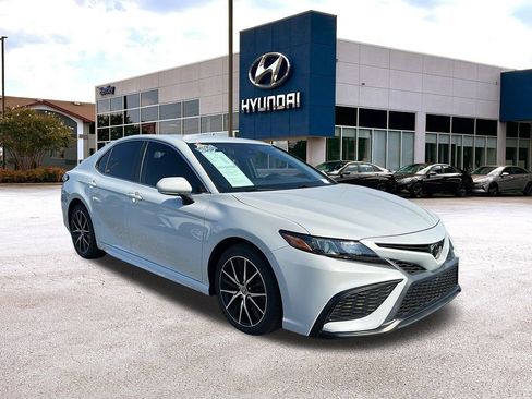 Used 2023 Toyota Camry SE image 7