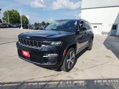 New 2025 Jeep Grand Cherokee Limited w/ Luxury Tech Group II image 3