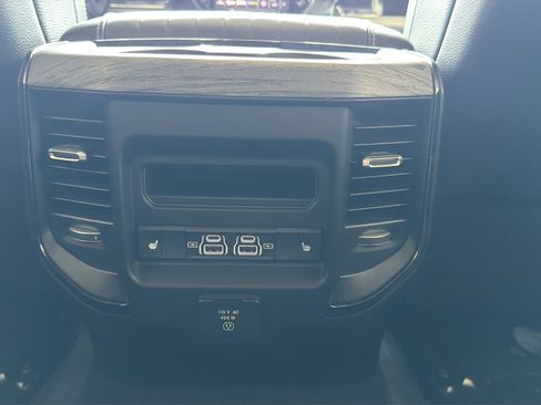 Used 2025 RAM 2500 Limited AWD/4WD image 18