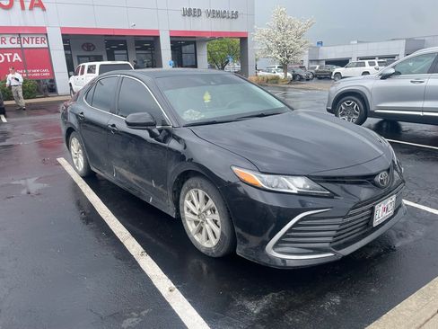 Used 2024 Toyota Camry LE image 1
