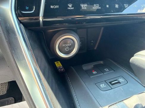 Used 2024 Toyota Venza Limited AWD/4WD image 19