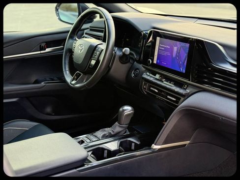 Used 2025 Toyota Camry SE FWD image 11