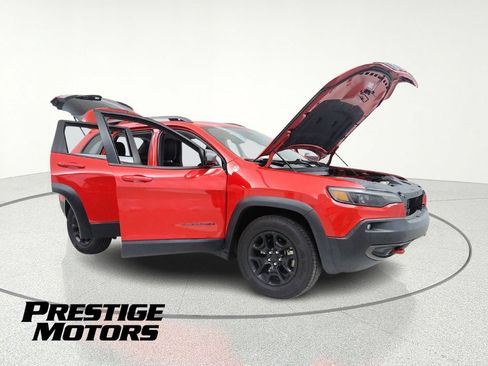 Used 2019 Jeep Cherokee Trailhawk w/ Cold Weather Group AWD/4WD image 11