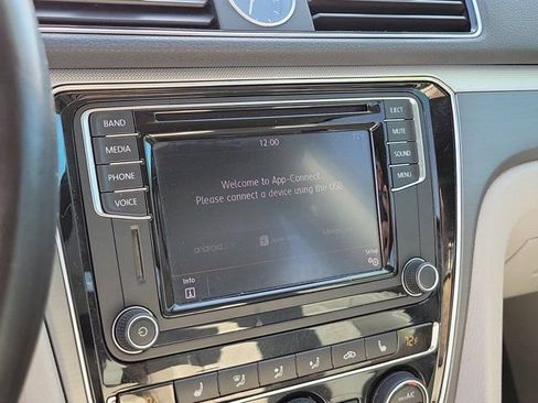 Used 2017 Volkswagen Passat 1.8T R-Line image 28