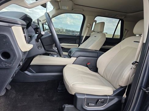 Certified 2023 Ford Expedition Platinum image 13