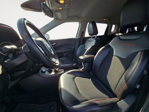 Used 2019 Jeep Compass Trailhawk image 9