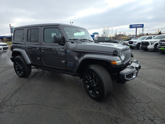Used 2025 Jeep Wrangler Unlimited Sahara w/ Safety Group AWD/4WD image 8