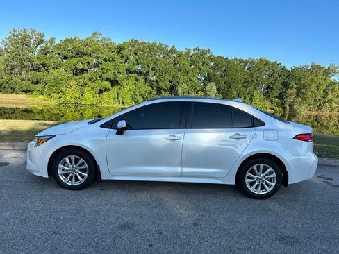 Used 2024 Toyota Corolla LE w/ LE Convenience Package FWD image 2