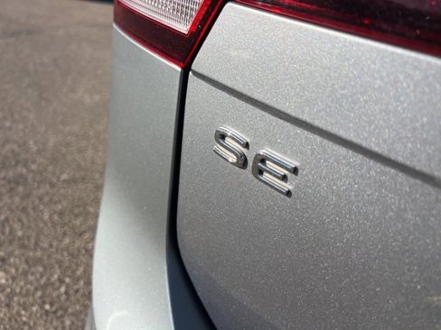 Used 2022 Volkswagen Tiguan SE w/ Panoramic Sunroof Package image 21