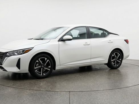 Used 2025 Nissan Sentra SV image 3