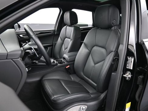 Certified 2023 Porsche Macan Turbo AWD/4WD image 5