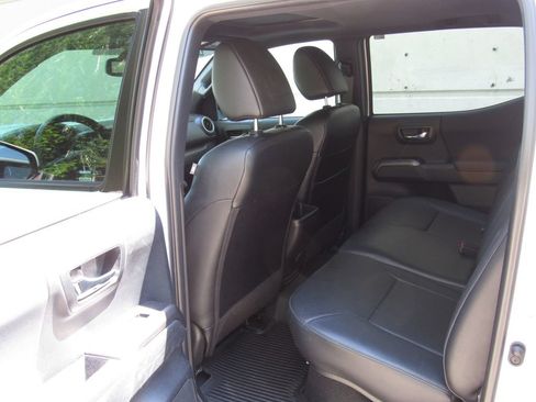 Used 2023 Toyota Tacoma TRD Sport w/ TRD Premium Sport Package AWD/4WD image 18