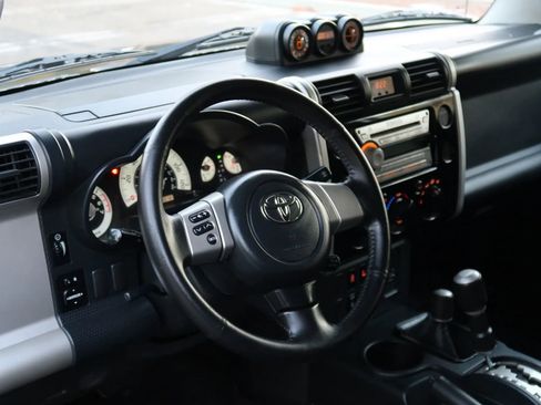 Used 2007 Toyota FJ Cruiser 4WD image 10