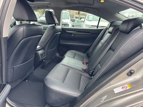 Used 2018 Lexus ES 350 w/ Navigation System Package image 36