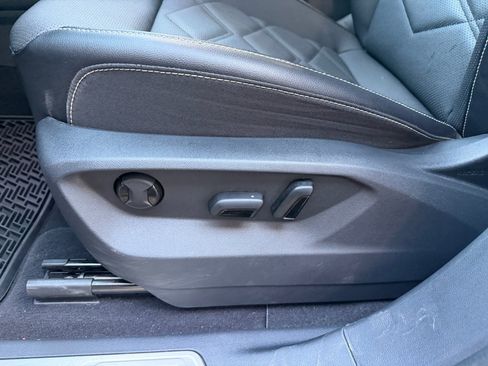 Used 2024 Volkswagen Atlas SE w/ Panoramic Sunroof Package FWD image 14