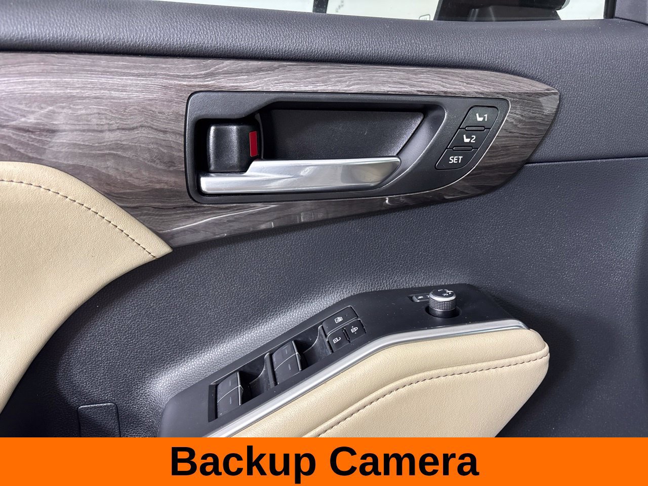 Used 2023 Toyota Highlander Limited FWD image 11